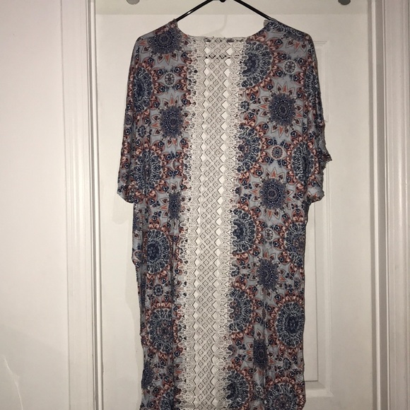 Kimono w/ side slits - Picture 2 of 2